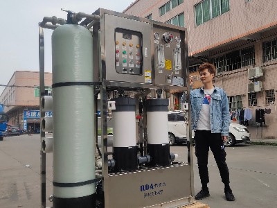 深圳友連船廠遠洋貨輪用15噸每天海水淡化設(shè)備